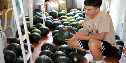 学校宿舍吃瓜,揭秘校园生活那些事儿