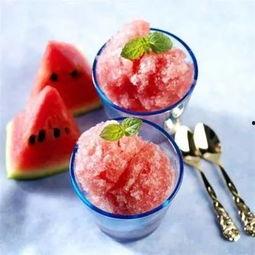 吃瓜雪糕图片,吃瓜雪糕，尽享冰爽美味时光