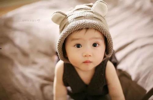 吃瓜周岁照外景,周岁宝宝吃瓜周岁照外景大揭秘