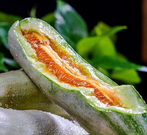 吃沉浸式羊角蜜瓜