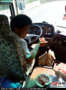 开车吃瓜女生,揭秘开车吃瓜女生的独特魅力