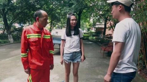 街头女吃瓜,揭秘都市女性的闲聊生活