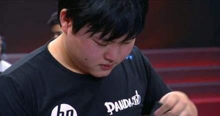 lpl选手在线吃瓜,揭秘电竞圈幕后趣闻