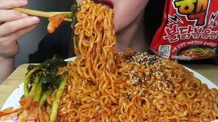 吃瓜买火鸡面,口味与激情的碰撞