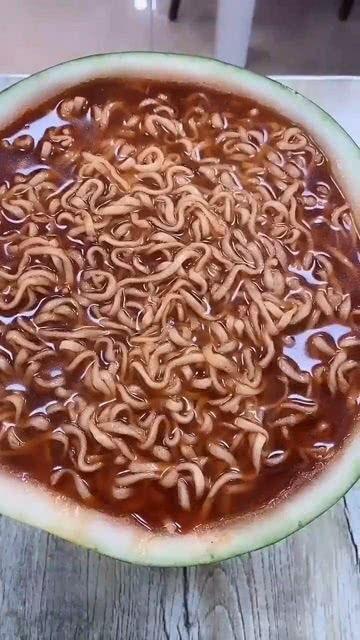 吃瓜买火鸡面,口味与激情的碰撞